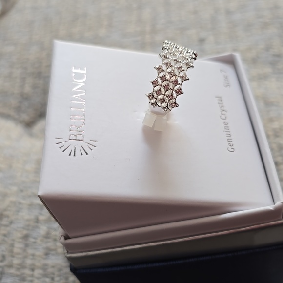 BRILLANCE BRAND WOMENS SILVER "GENUINE CRYSTAL" FASHION RING SIZE 7 - Picture 3 of 11